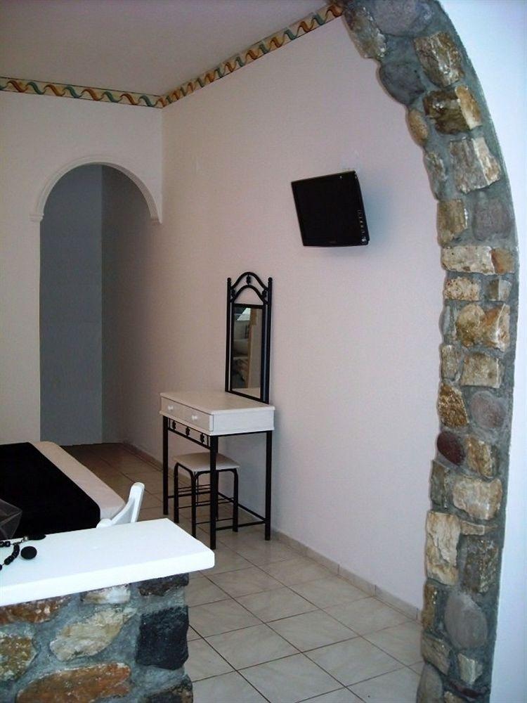 Kafouros Hotel Kamari  Bilik gambar