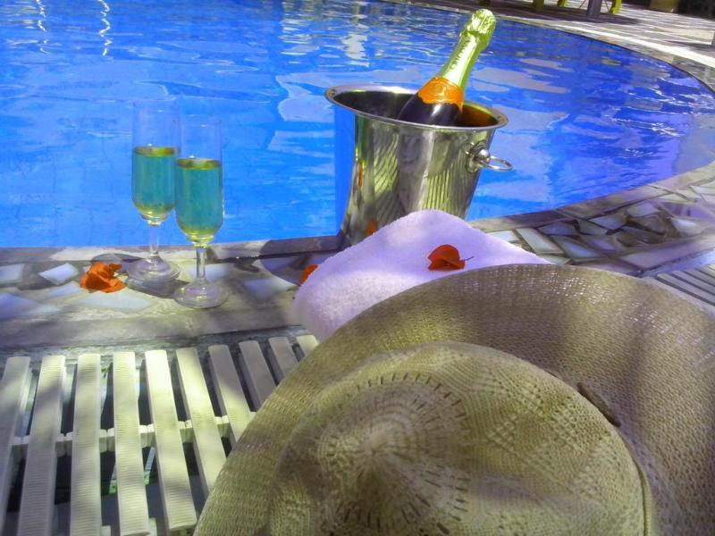 Kafouros Hotel Kamari  Luaran gambar